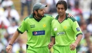 Shoaib Akhtar backs Shahid Afridi, says senior players wanted to beat him with bat